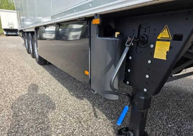 SCHMITZ CARGOBULL CHŁODNIA THERMO KING  / ŚCIANA 7 CM / 