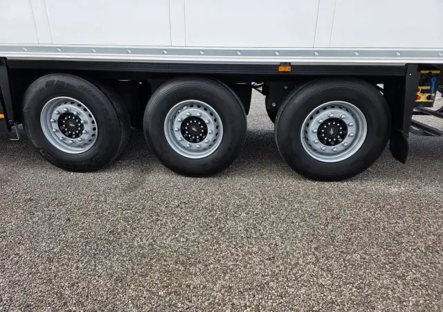 SCHMITZ CARGOBULL CHŁODNIA THERMO KING  / ŚCIANA 7 CM / 