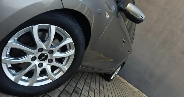 KIA Carens 1.6 GDI ISG Vision