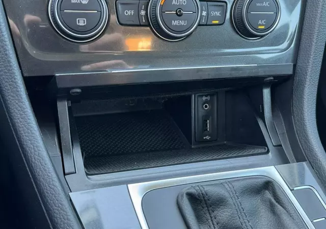 VOLKSWAGEN Golf Variant 1.0 TSI (BlueMotion Technology) DSG Comfortline