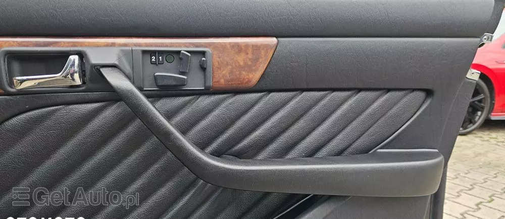 MERCEDES-BENZ 560 SEL - Long 