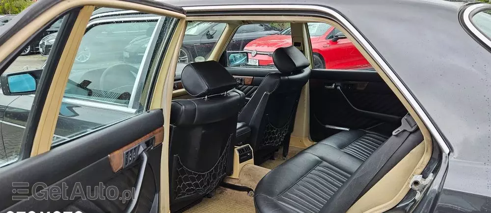 MERCEDES-BENZ 560 SEL - Long 