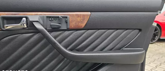 MERCEDES-BENZ 560 SEL - Long 