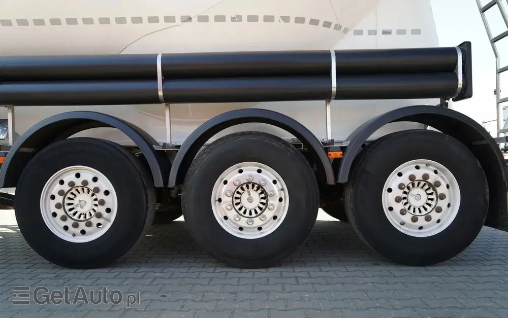 FELDBINDER CEMENTONACZEPA / 3 KOMORY / 37 000 L / SILOS / DO MATERIAŁÓW SYPKICH / OŚ PODNOSZONA / SAF / ALUFELGI 