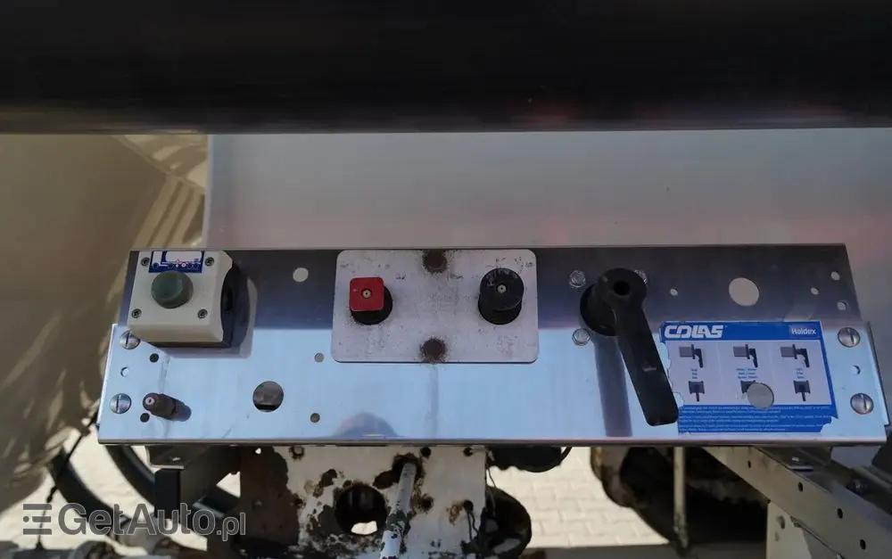 FELDBINDER CEMENTONACZEPA / 3 KOMORY / 37 000 L / SILOS / DO MATERIAŁÓW SYPKICH / OŚ PODNOSZONA / SAF / ALUFELGI 