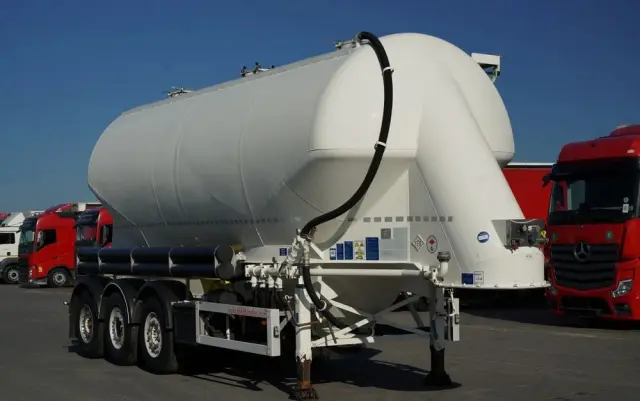 FELDBINDER CEMENTONACZEPA / 3 KOMORY / 37 000 L / SILOS / DO MATERIAŁÓW SYPKICH / OŚ PODNOSZONA / SAF / ALUFELGI 