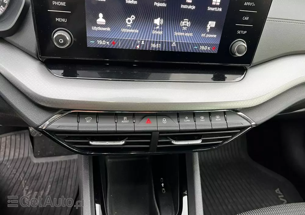 SKODA Octavia 1.5 TSI ACT Ambition