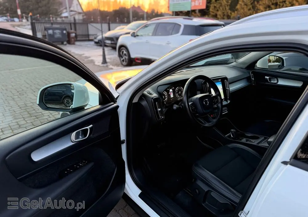 VOLVO XC 40 T3 Momentum Pro