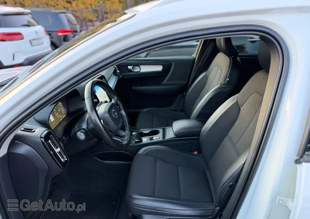 VOLVO XC 40 T3 Momentum Pro