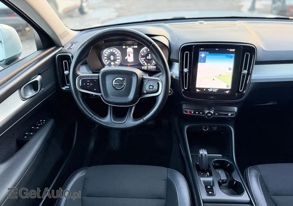 VOLVO XC 40 T3 Momentum Pro