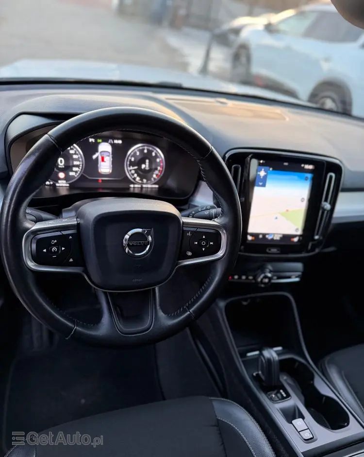 VOLVO XC 40 T3 Momentum Pro