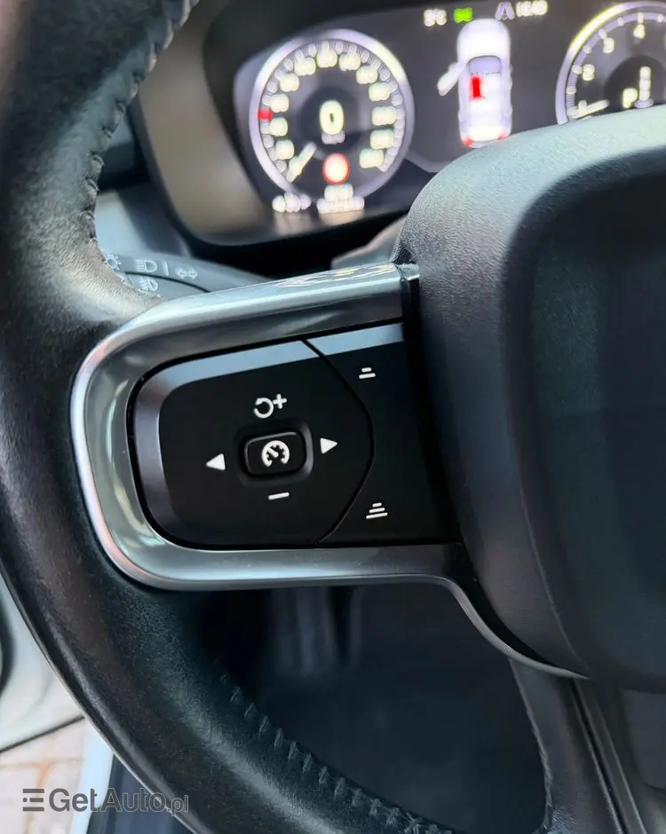 VOLVO XC 40 T3 Momentum Pro