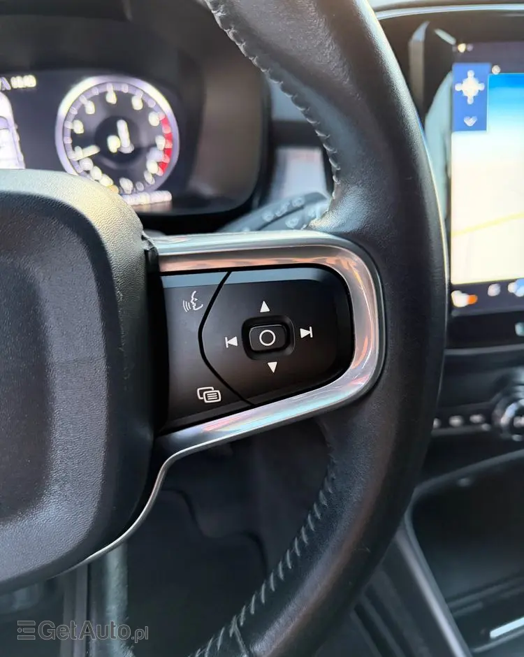 VOLVO XC 40 T3 Momentum Pro