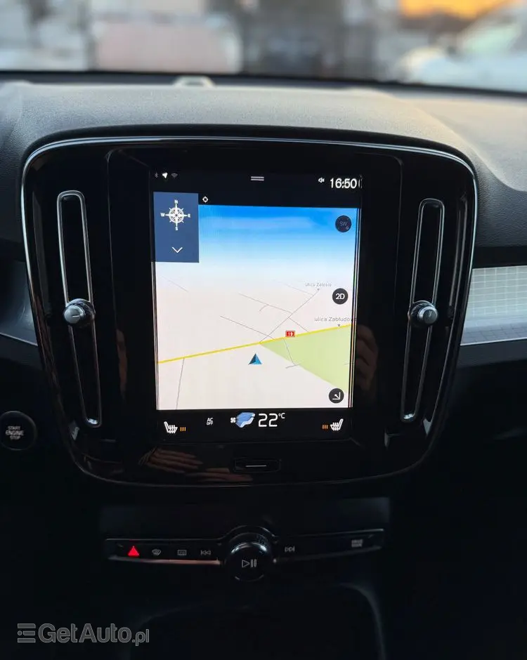 VOLVO XC 40 T3 Momentum Pro