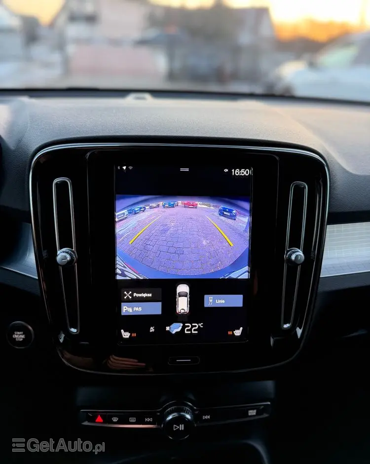 VOLVO XC 40 T3 Momentum Pro