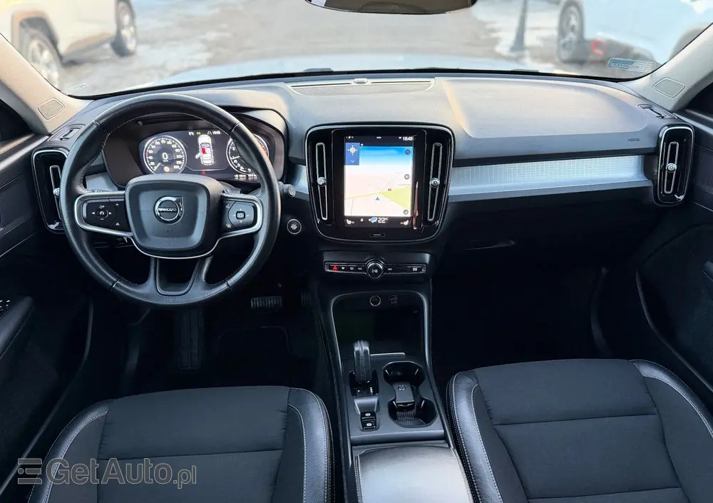 VOLVO XC 40 T3 Momentum Pro