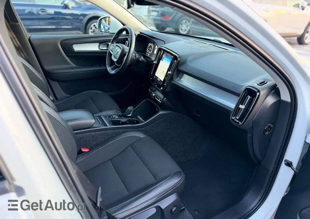 VOLVO XC 40 T3 Momentum Pro