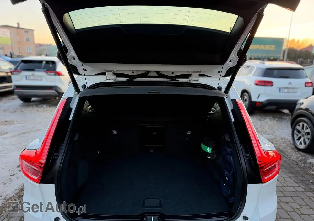 VOLVO XC 40 T3 Momentum Pro