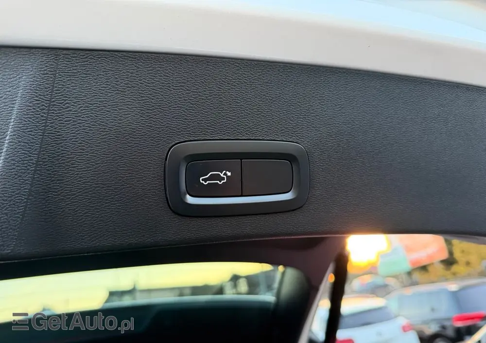 VOLVO XC 40 T3 Momentum Pro