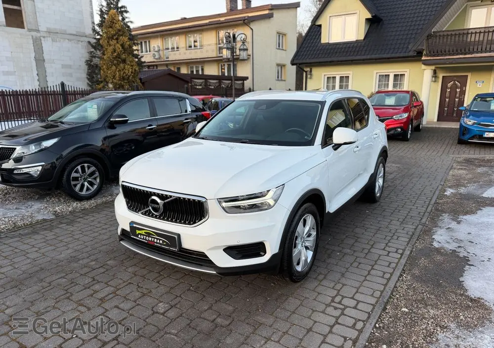 VOLVO XC 40 T3 Momentum Pro