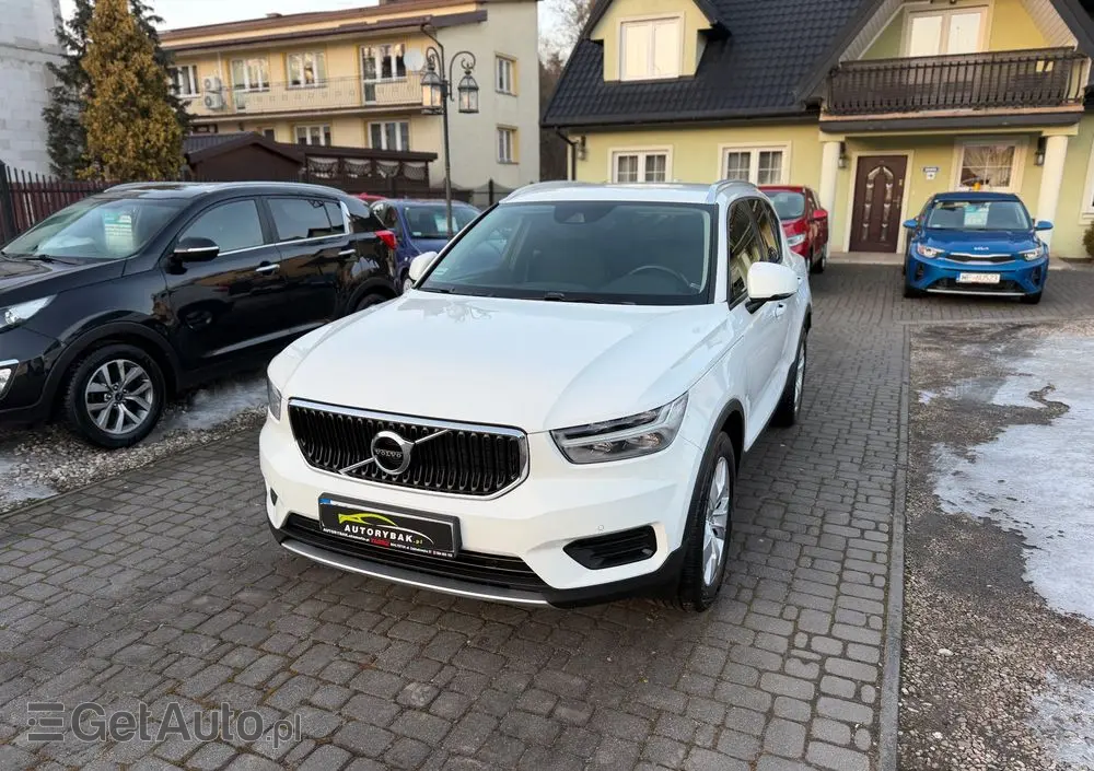 VOLVO XC 40 T3 Momentum Pro