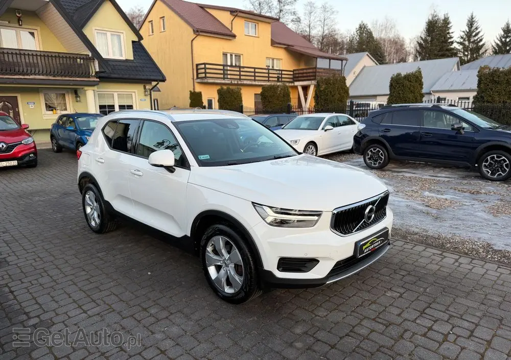 VOLVO XC 40 T3 Momentum Pro