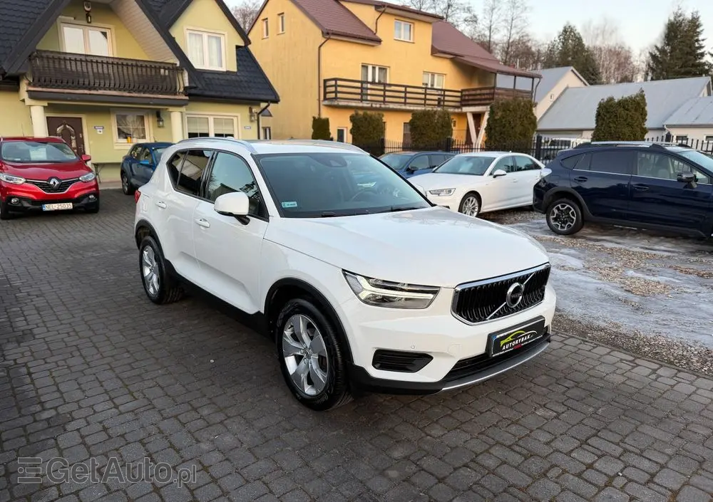 VOLVO XC 40 T3 Momentum Pro