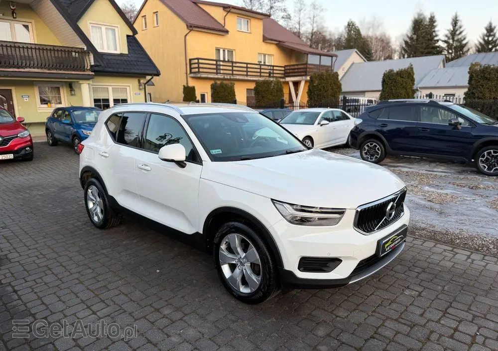 VOLVO XC 40 T3 Momentum Pro