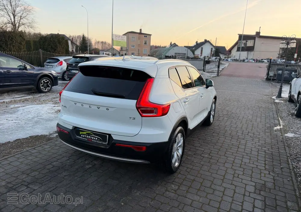 VOLVO XC 40 T3 Momentum Pro