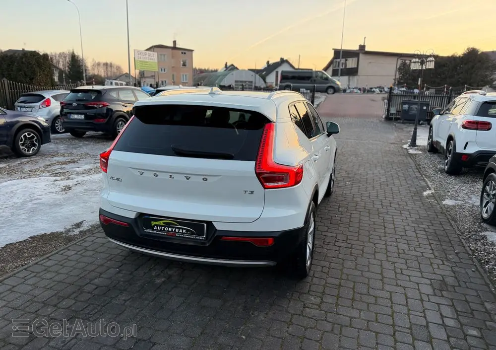 VOLVO XC 40 T3 Momentum Pro