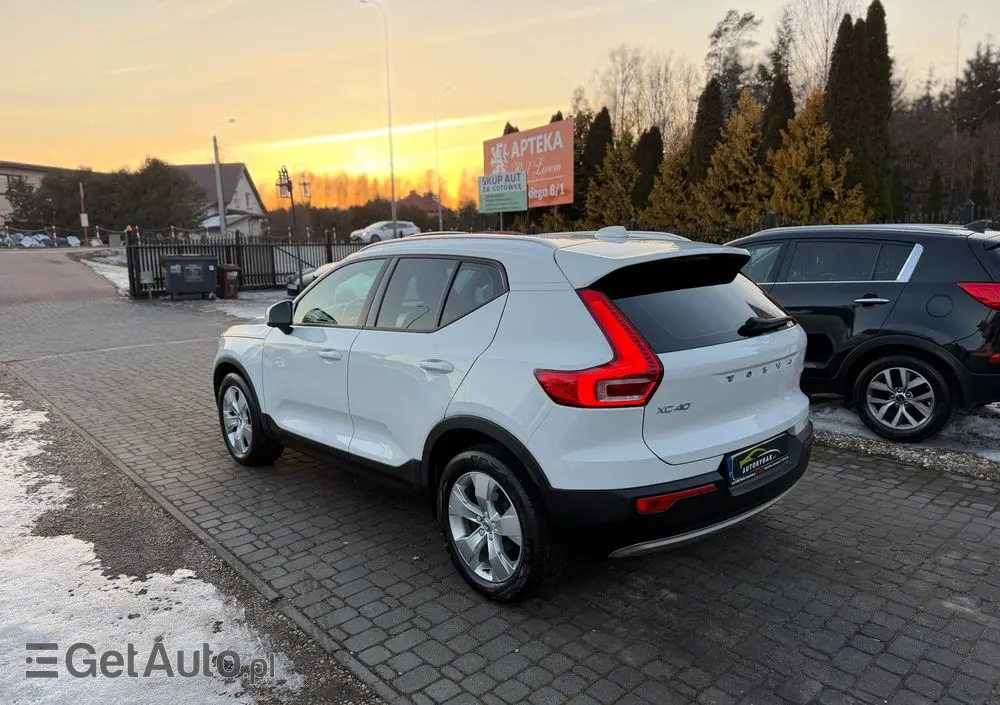 VOLVO XC 40 T3 Momentum Pro