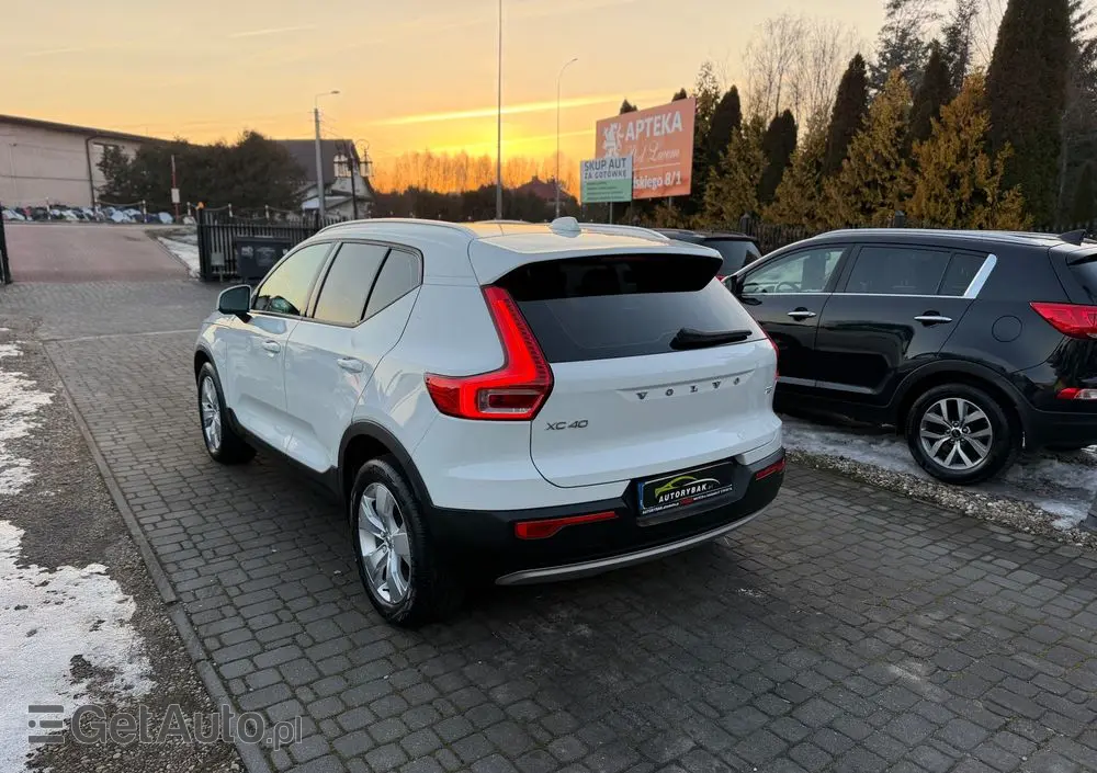 VOLVO XC 40 T3 Momentum Pro