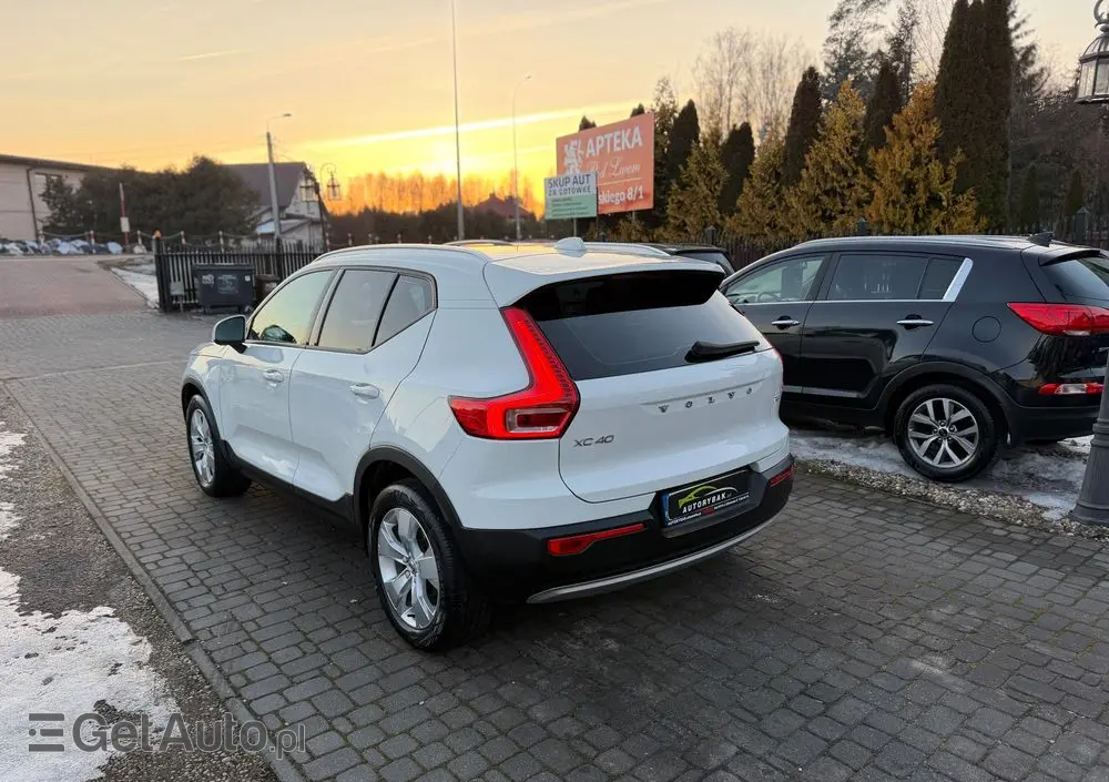 VOLVO XC 40 T3 Momentum Pro