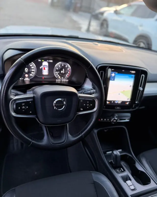 VOLVO XC 40 T3 Momentum Pro