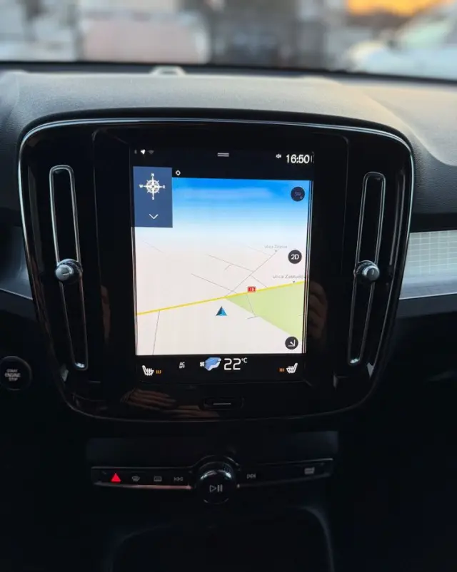 VOLVO XC 40 T3 Momentum Pro