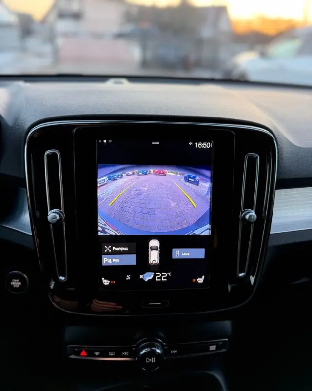 VOLVO XC 40 T3 Momentum Pro