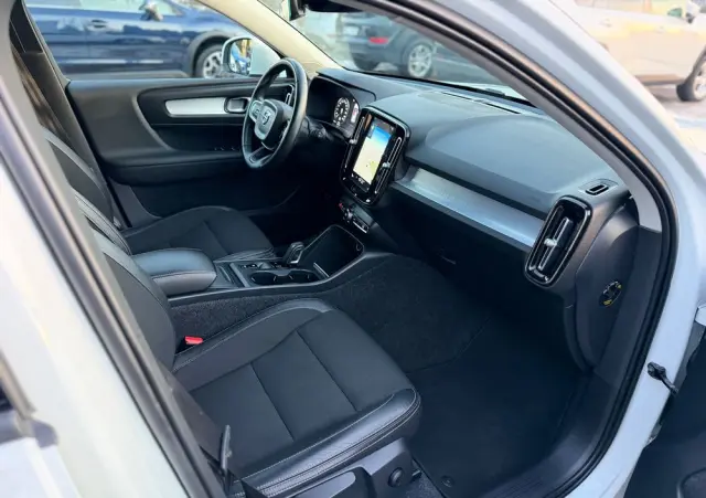 VOLVO XC 40 T3 Momentum Pro