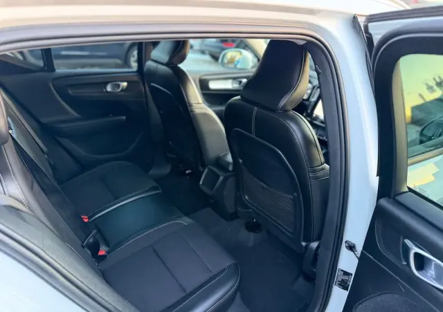 VOLVO XC 40 T3 Momentum Pro