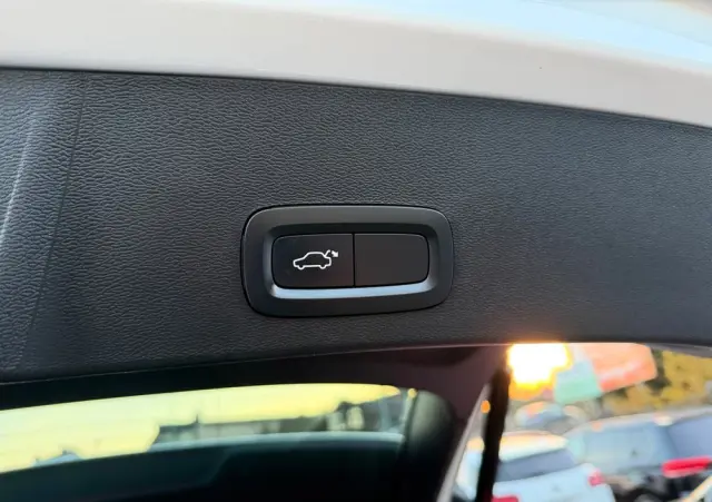 VOLVO XC 40 T3 Momentum Pro