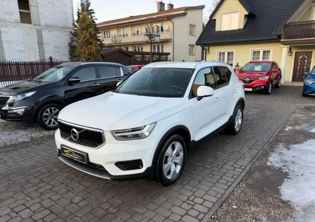 VOLVO XC 40 T3 Momentum Pro