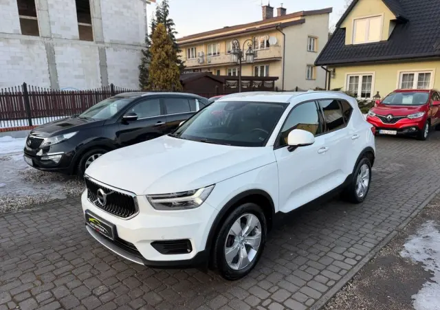 VOLVO XC 40 T3 Momentum Pro