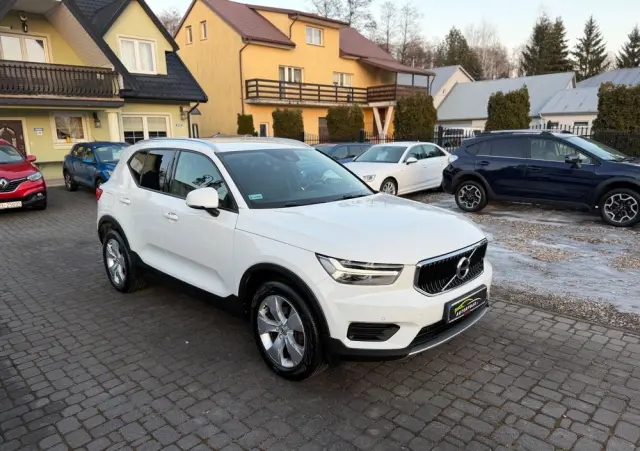 VOLVO XC 40 T3 Momentum Pro