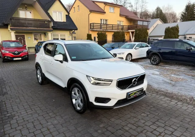 VOLVO XC 40 T3 Momentum Pro