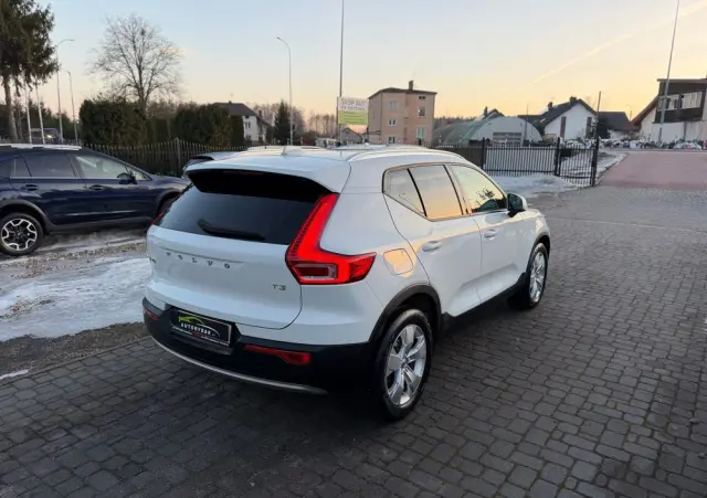 VOLVO XC 40 T3 Momentum Pro