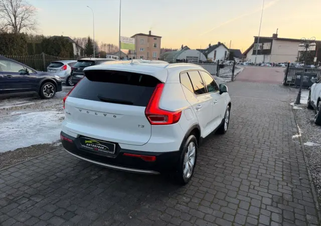 VOLVO XC 40 T3 Momentum Pro