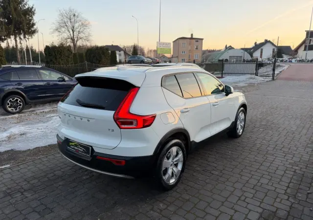 VOLVO XC 40 T3 Momentum Pro