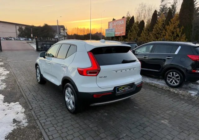 VOLVO XC 40 T3 Momentum Pro