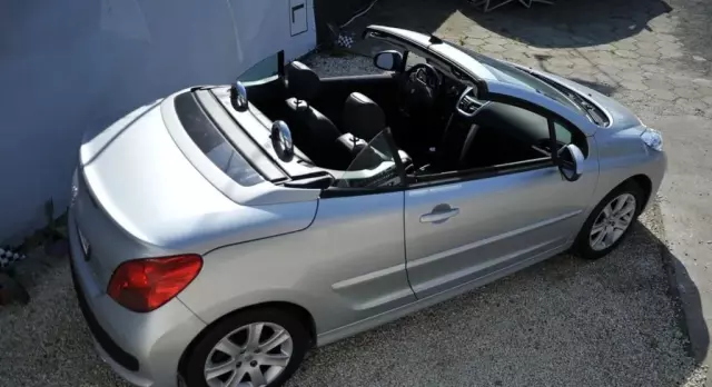 PEUGEOT 207 
