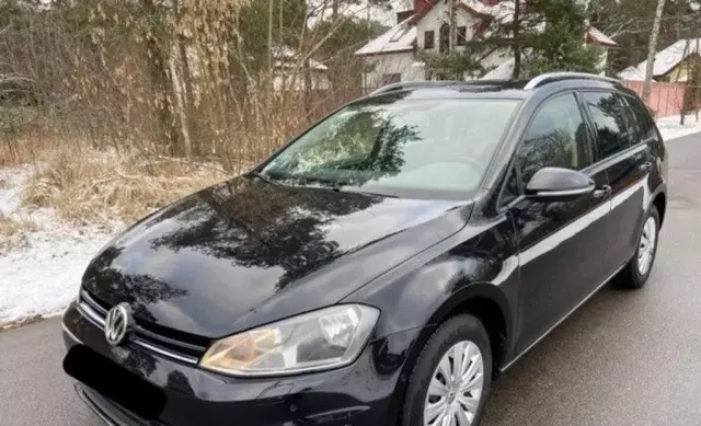 VOLKSWAGEN Golf 