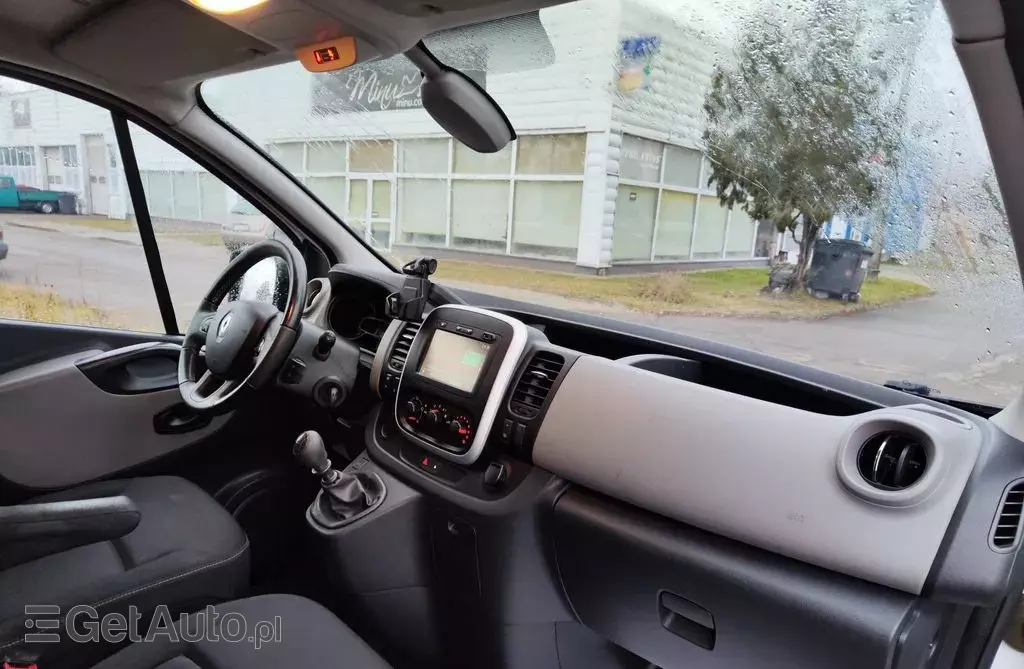 RENAULT Trafic 